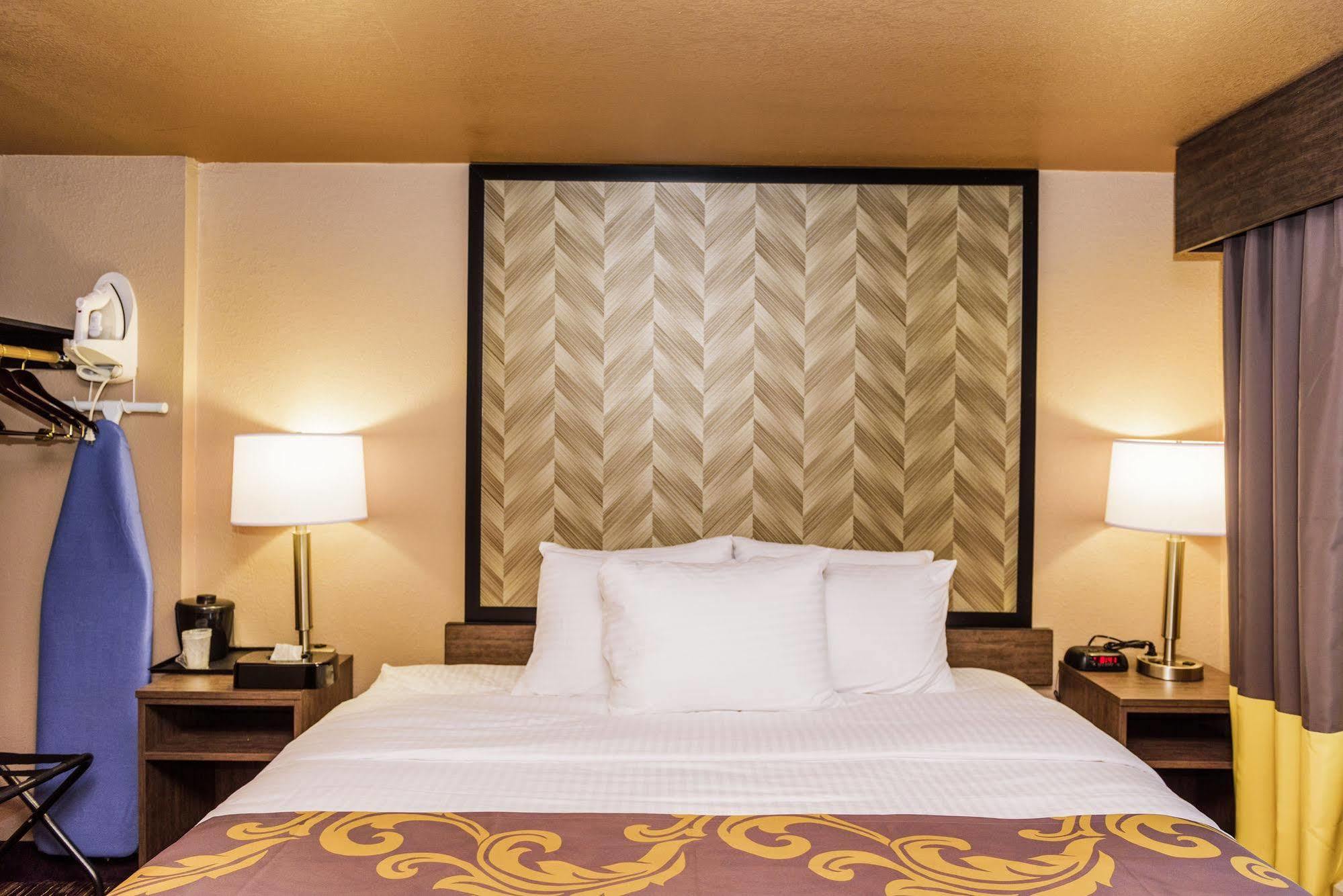 Aarya Hotel By Niagara Fashion Outlets Niagara Falls Exterior photo