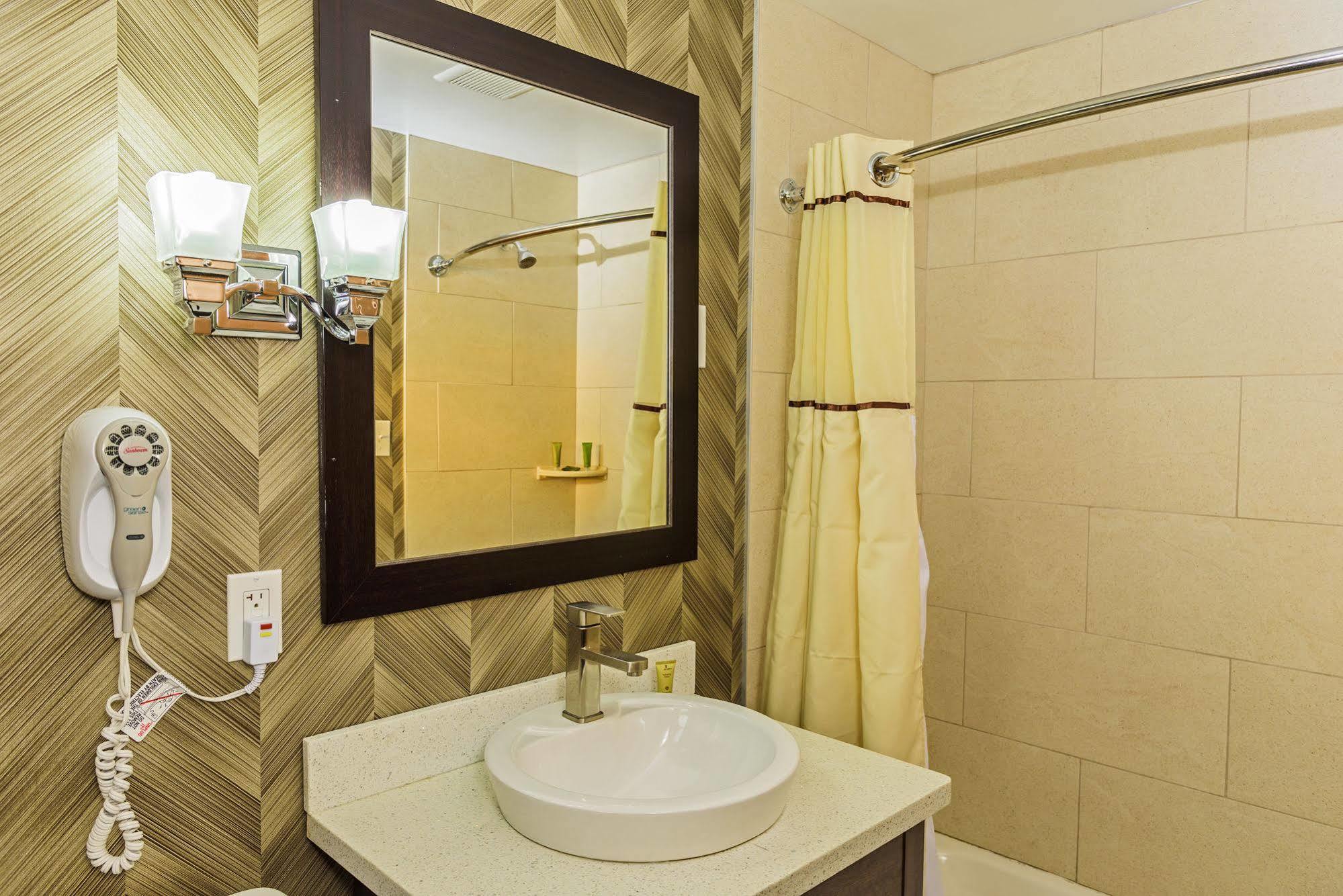Aarya Hotel By Niagara Fashion Outlets Niagara Falls Exterior photo